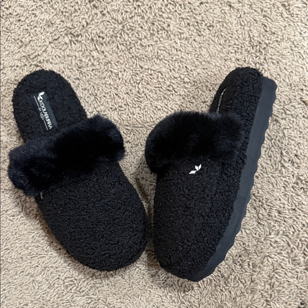 Koolaburra by UGG Women's‎ Black
Peachee Slippers 2113 Size 6